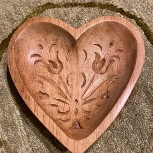 ~Crowning Touch~ Vintage Carved Heart Shaped Bowl
